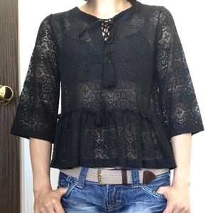 🆕 Lace Top. Chest 36” L20”